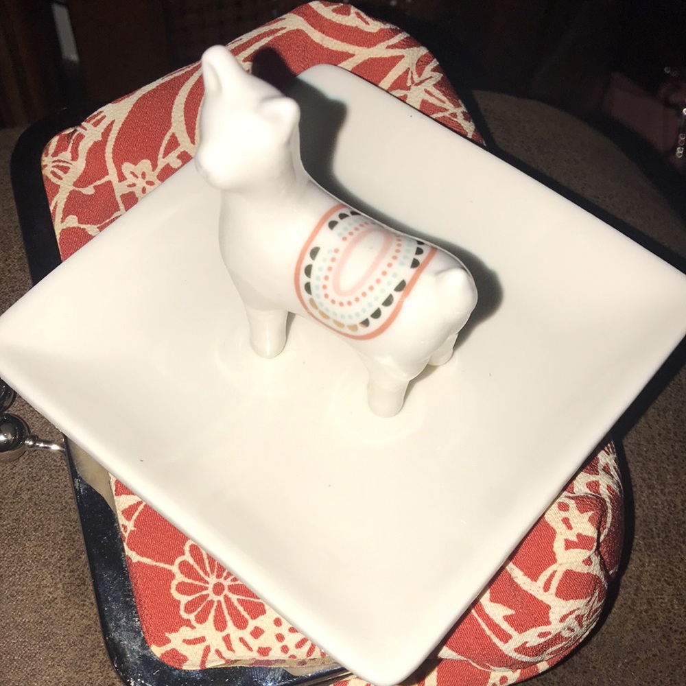 NWT LC Lauren Conrad Festive Llama Ring Holder Trinket Tray - Picture 3 of 7